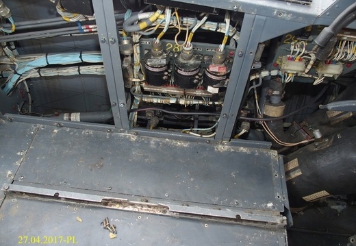 thumbs p4279218 atl31  ligne d alimentation 220 v sous console pilote d vers nez vitre  plaques demontees R