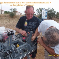 2017 08 24 CHAN-PL ATL31 P8243617 TxL  A. Tarradellas J. Thomann  demontage manettes sur le bloc commandes moteur ATL 9