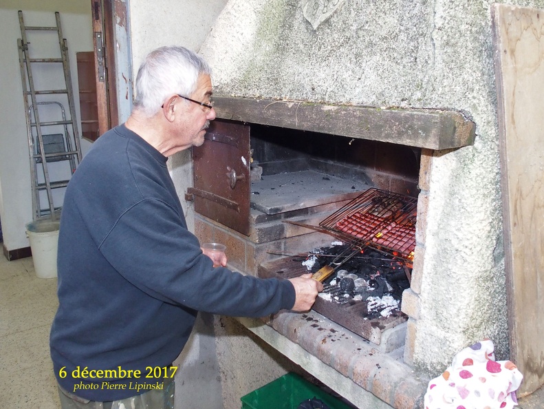 2017_12_06_CHAN-PL_5534_Courbessac__Preparation_repas_Barbecue__Jacques_Malaise.jpg