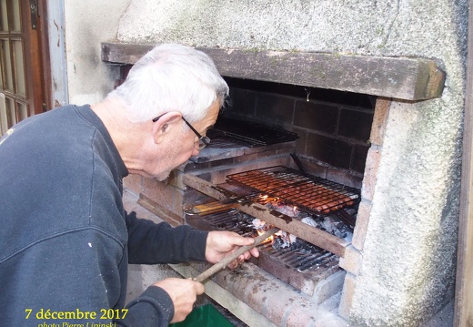 2017 12 07 CHAN-PL 5606 Courbessac  Repas midi  Barbecue  Jacques malaise
