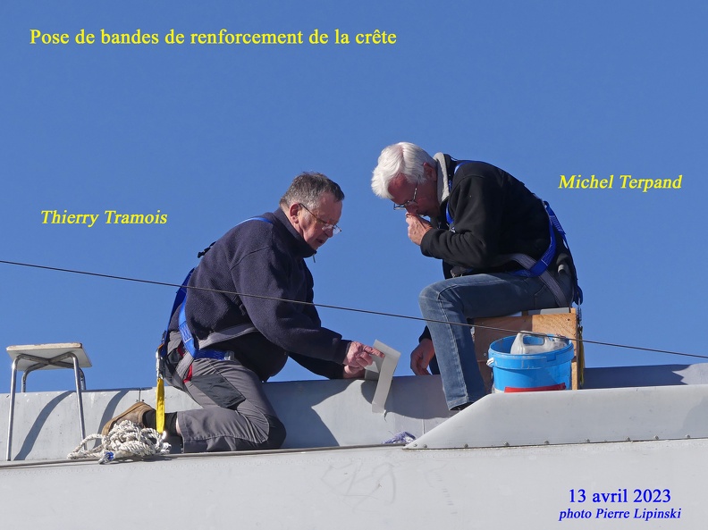 2023 04 13 CHAN-PL P1260305 Pose de bandes sur la crête Thierry Tramois Michel Terpand.jpg