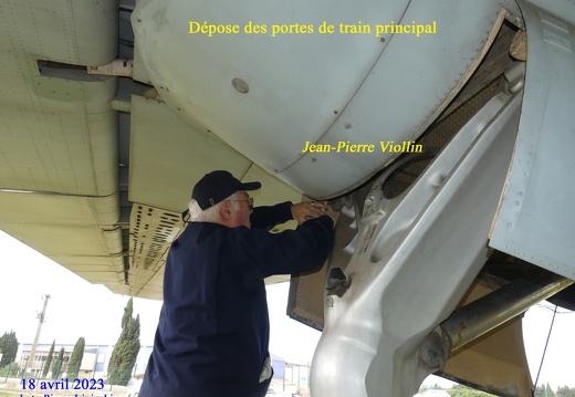 2023 04 18 CHAN-PL P1000032 Démontage porte de train principal Gauche Jean Pierre Viollin 