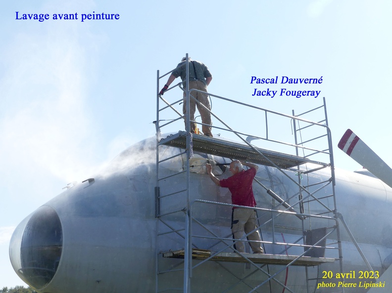 2023 04 20 CHAN-PL P1000219 Lavage avant supérieur du fuselage P.Dauverné J.Fougeray.jpg