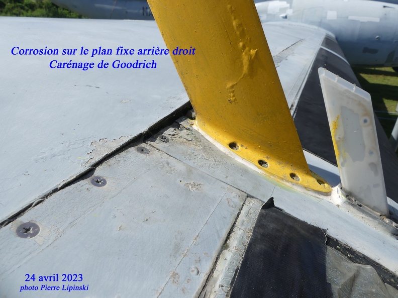 2023 04 24 CHAN-PL P1000391 Corrosion antenne aile droite.jpg