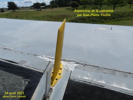 2023 04 24 CHAN-PL P1000419 Corrosion antenne aile droite réparée 