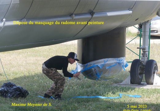 2023 05 05 CHAN-PL P1010601 Dépose emballage de protection radome Maxime Meynier de S.