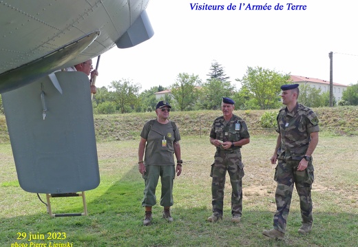 2023 06 29 CHAN-PL P1020835 Visiteurs Armée de T. LCL Ramos