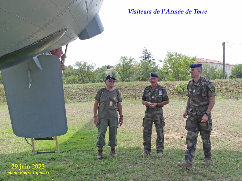 2023 06 29 CHAN-PL P1020835 Visiteurs Armée de T. LCL Ramos.jpg