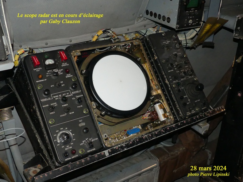 2024 03 28 CHAN-PL P1040703 Installation d'éclairage du scope radar en cours.jpg
