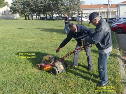 2024 04 04 CHAN-PL P1040764 Démarrage de la tondeuse C. Desclos D.Carlier