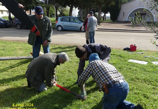 2024 04 04 CHAN-PL P1040799 Mise en place des piquets pour saisines J.Fougeray G.Dereumetz JP Diosca Hugues Haack