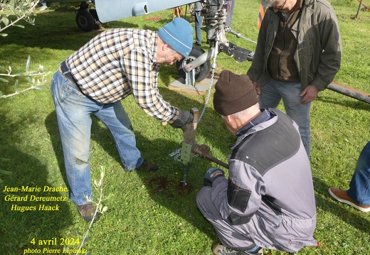 2024 04 04 CHAN-PL P1040803 Mise en place des piquets pour saisines J.M Drache G.Dereumetz Hugues Haack