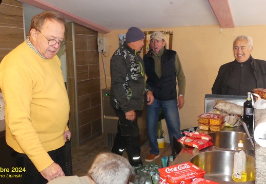 2024 12 05 CHAN-PL Manade Briaux P1080216 Prépa apéro